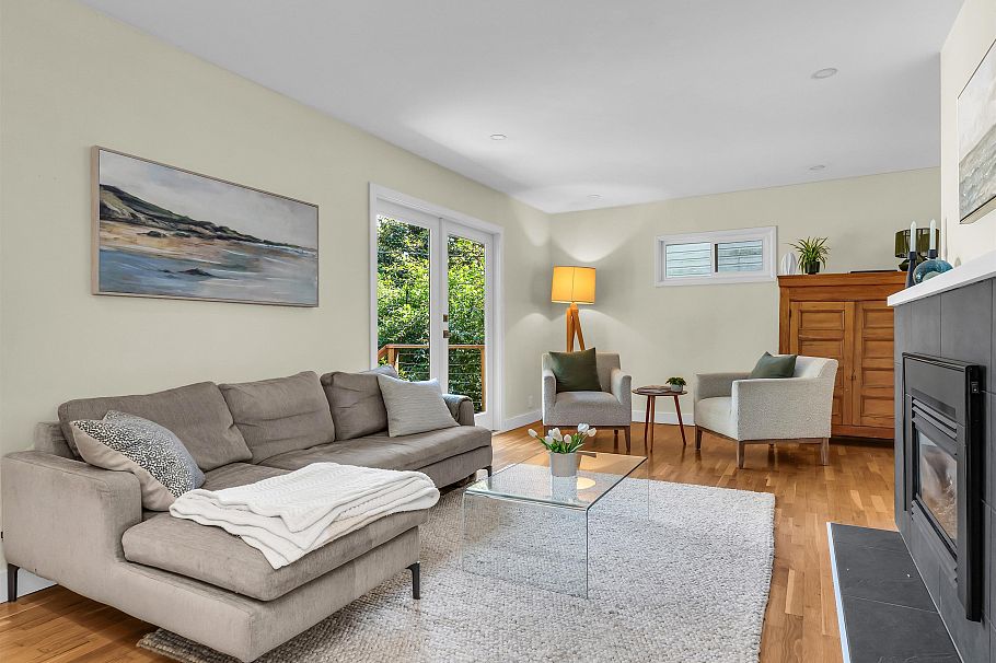 2433 Philip Avenue North Vancouver, BC - 4