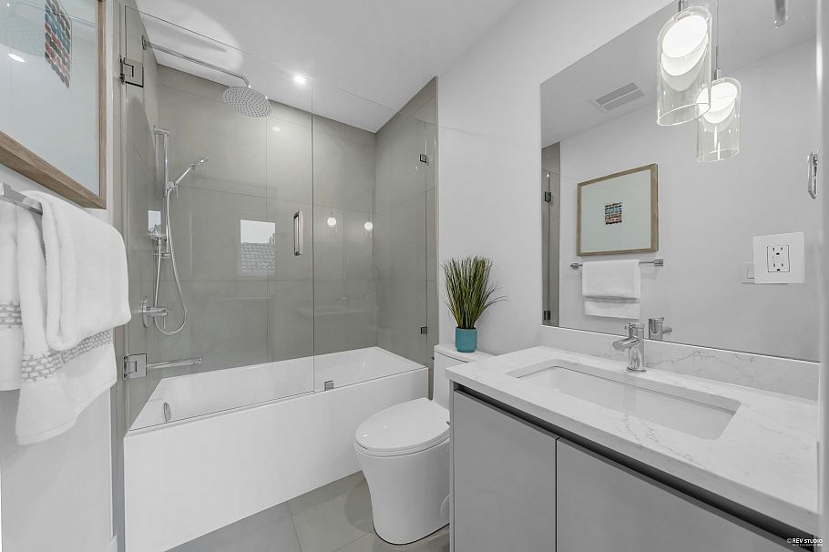 2917 Charles Street Vancouver, BC - 21