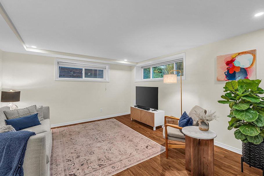 2433 Philip Avenue North Vancouver, BC - 20