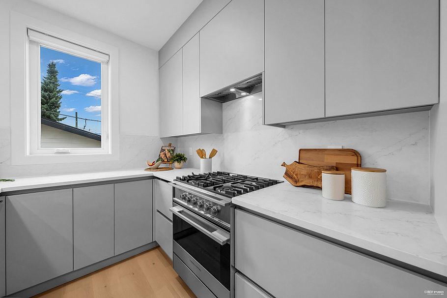 2917 Charles Street Vancouver, BC - 10