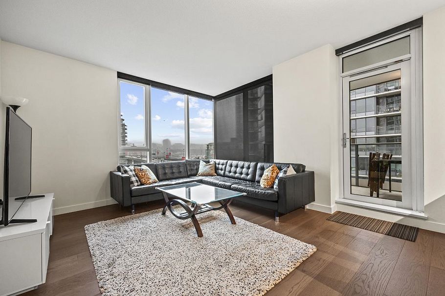 758 38 Smithe Street Vancouver, BC - 2