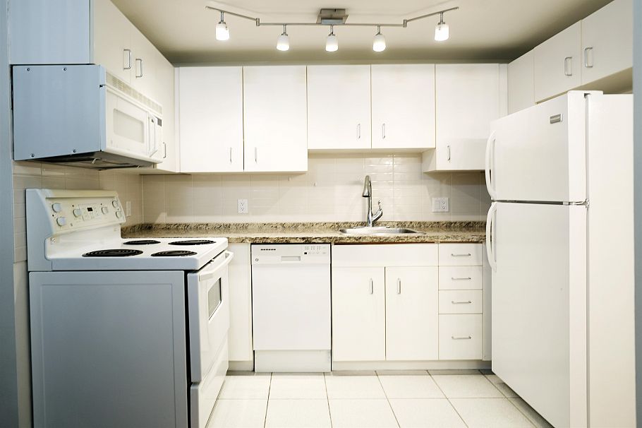 807 555 Jervis Street Vancouver, BC - 4