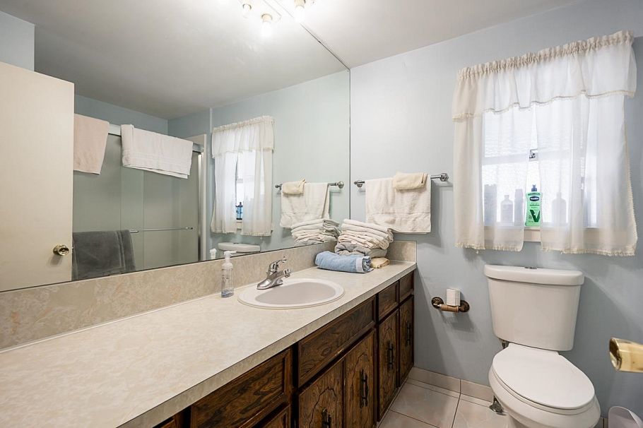 3205 E 3rd Avenue Vancouver, BC - 17