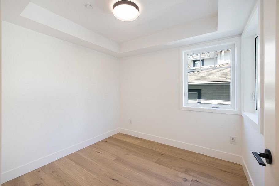 261 W 6th Street North Vancouver, BC - 11