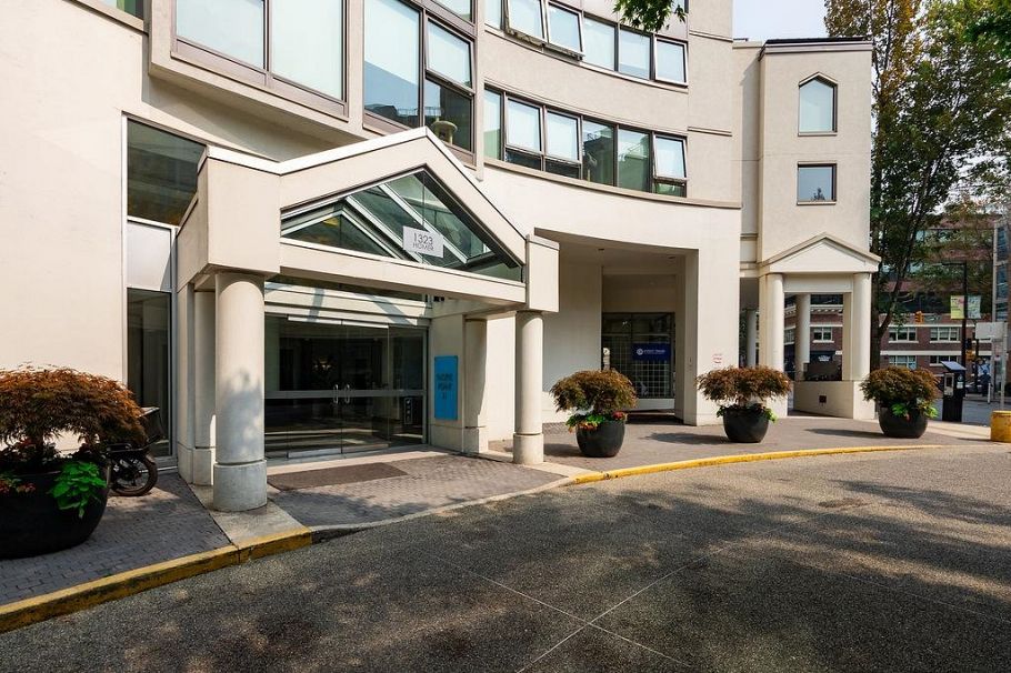 202 1323 Homer Street Vancouver, BC - 9