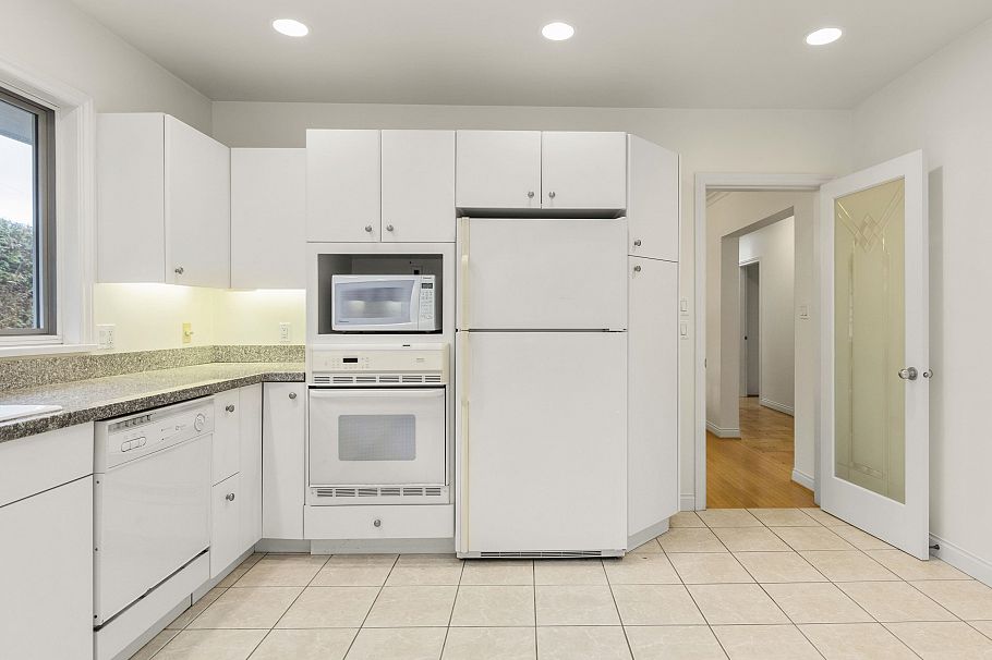 1270 W 46th Avenue Vancouver, BC - 13