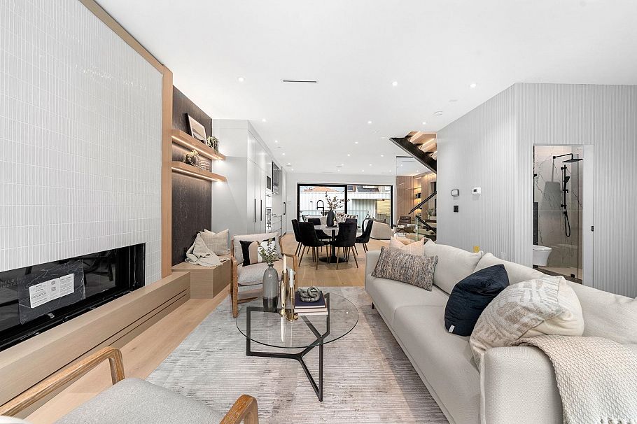 3679 Pandora Street Vancouver, BC - 2