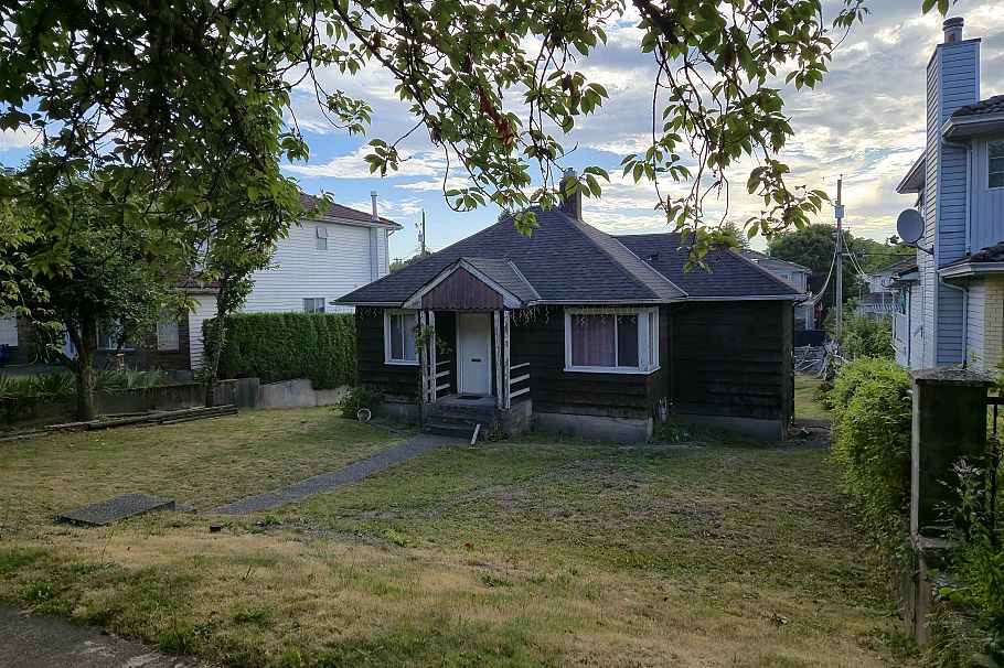 6029 Dumfries Street Vancouver, BC - 3