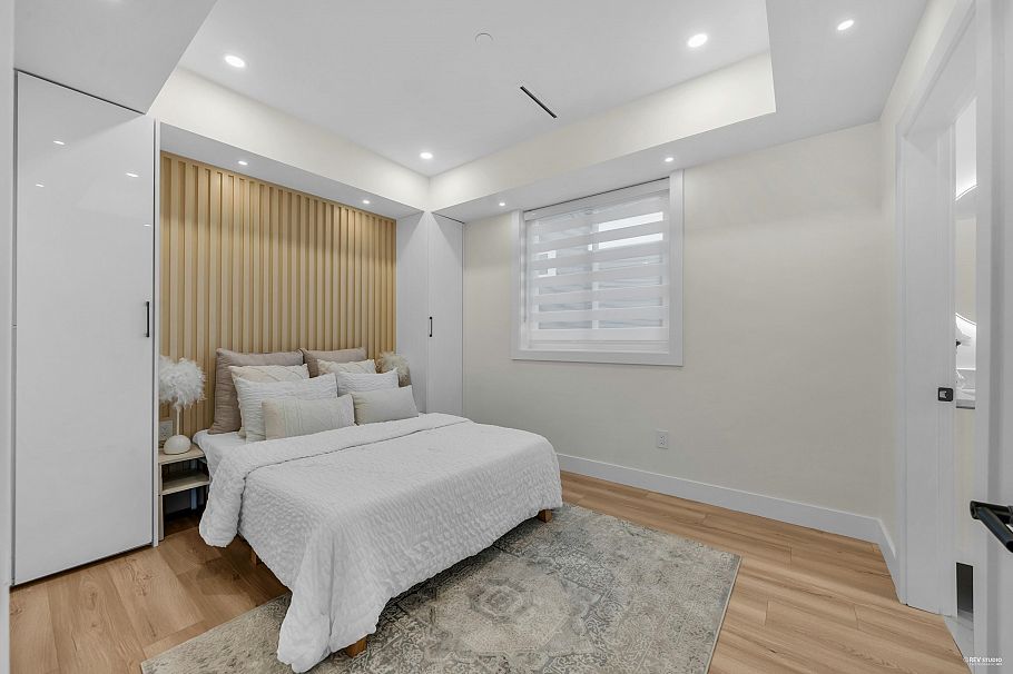 2 2705 East 3rd Avenue Vancouver, BC - 19