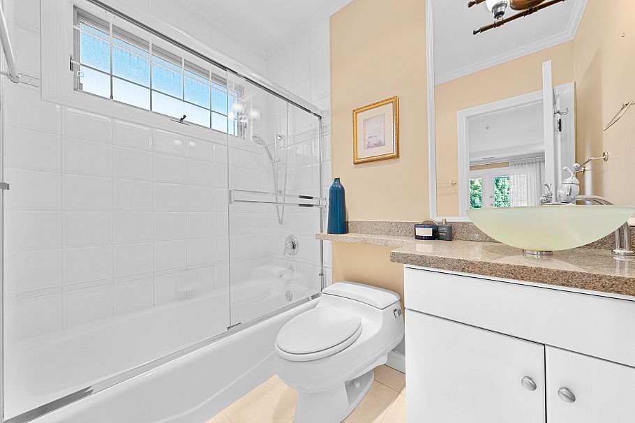 1426 W 48th Avenue Vancouver, BC - 18