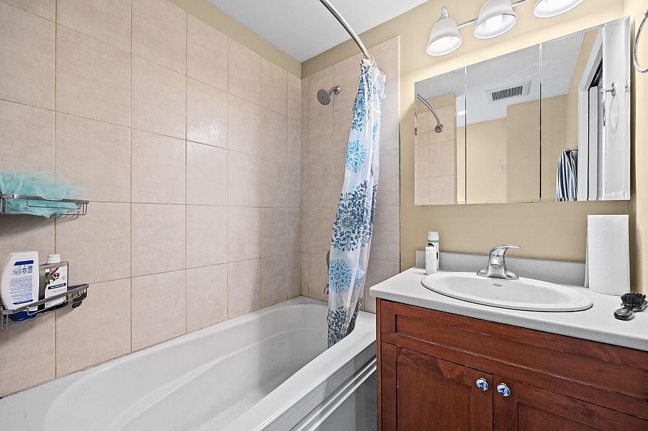 3579 W 18th Avenue Vancouver, BC - 21