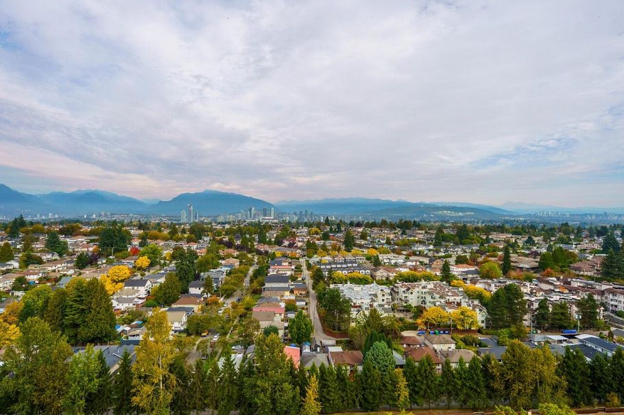 2409 3663 Crowley Drive Vancouver, BC - 1