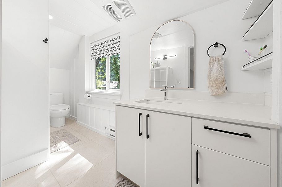 2052 Capilano Road North Vancouver, BC - 27