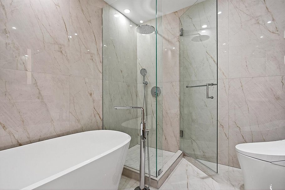 1406 135 E 13th Street North Vancouver, BC - 32