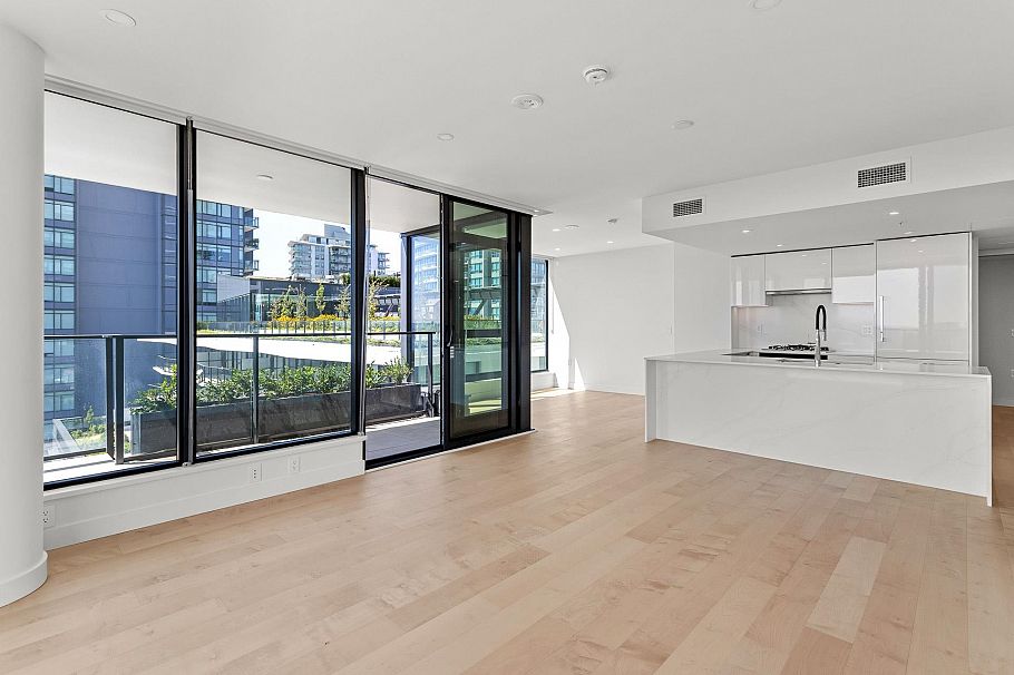 703 135 E 13th Street North Vancouver, BC - 16