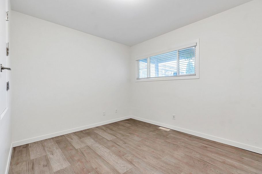 2052 E 41st Avenue Vancouver, BC - 25