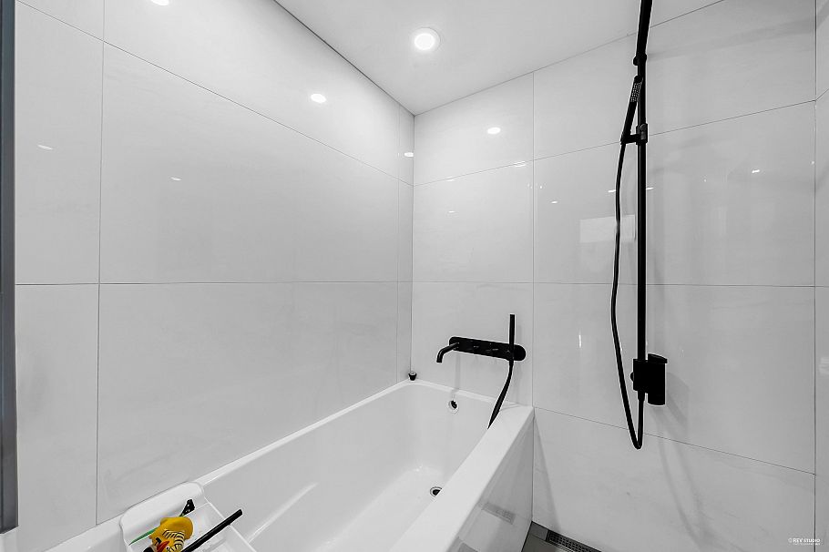 1106 Ironwork Passage Vancouver, BC - 24