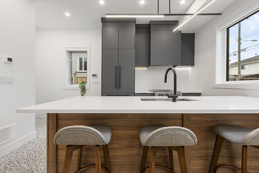 4014 Rupert Street Vancouver, BC - 4