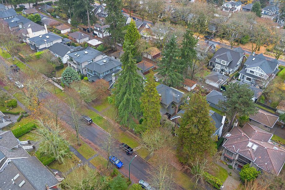 3758 W 35th Avenue Vancouver, BC - 36