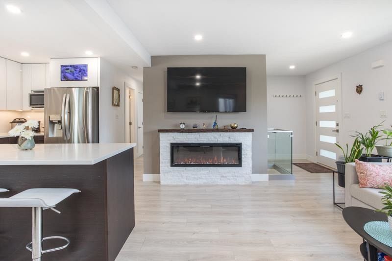 344 W 23rd Street North Vancouver, BC - 9