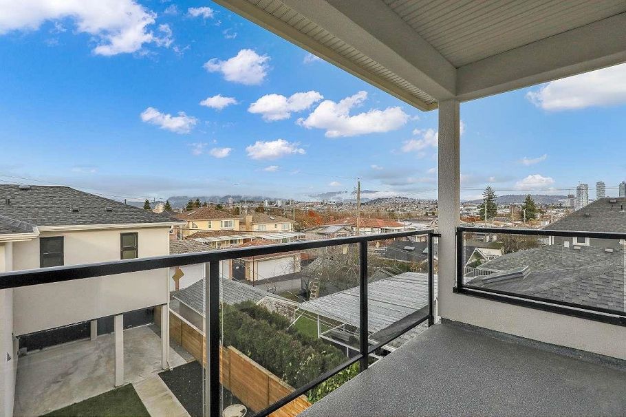 3073 E 3rd Avenue Vancouver, BC - 35