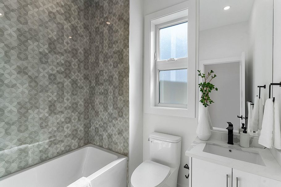 340 E Keith Road North Vancouver, BC - 20