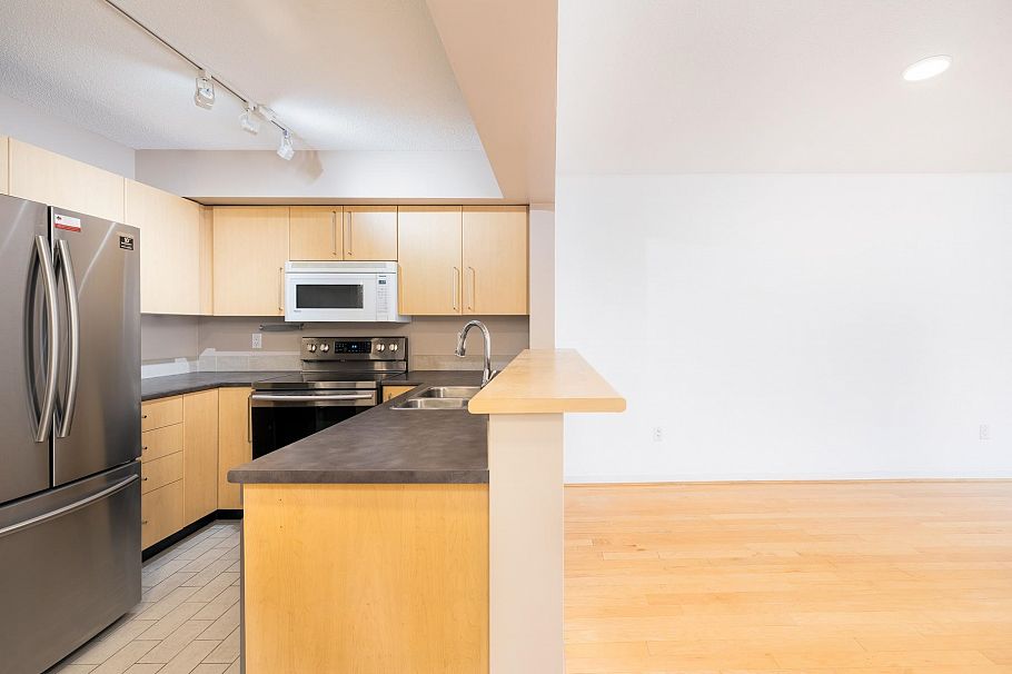 310 2768 Cranberry Drive Vancouver, BC - 19