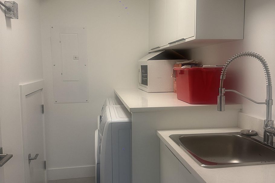 836 W 61st Avenue Vancouver, BC - 9