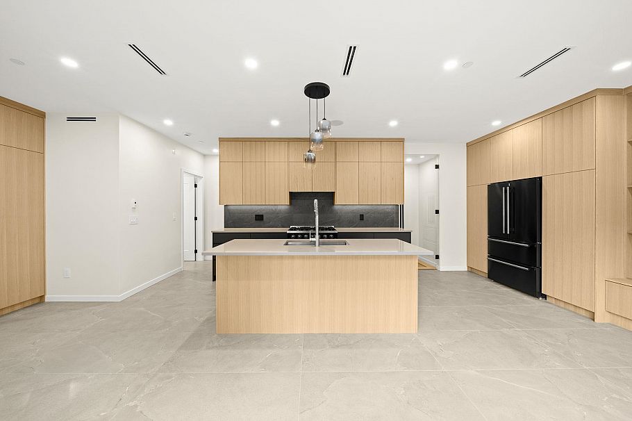 1 2091 E 20th Avenue Vancouver, BC - 6