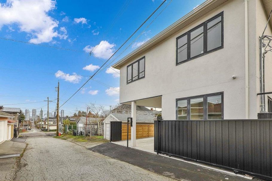 3073 E 3rd Avenue Vancouver, BC - 6