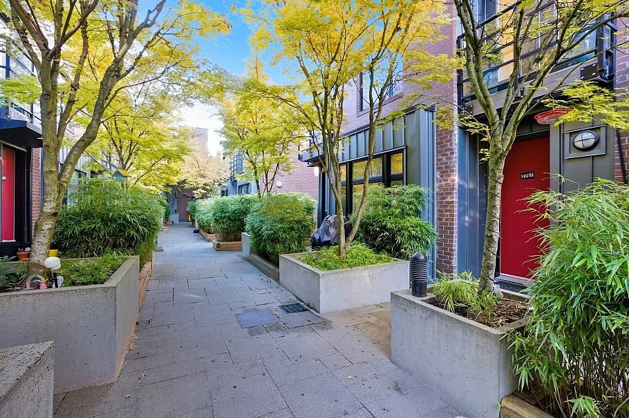 2761 Guelph Street Vancouver, BC - 2