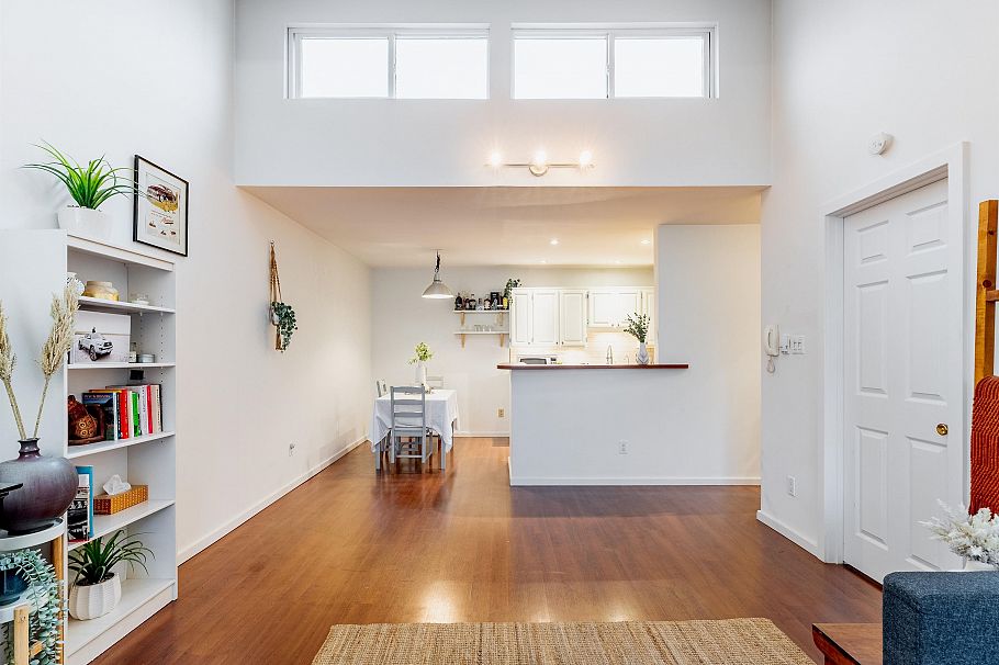 319 206 E 15th Street North Vancouver, BC - 5