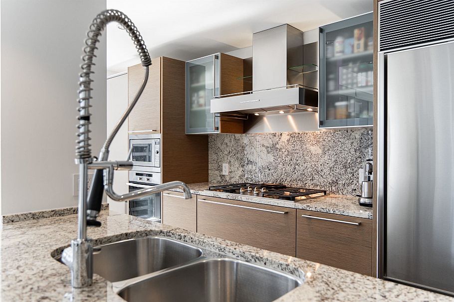 4005 1111 Alberni Street Vancouver, BC - 4