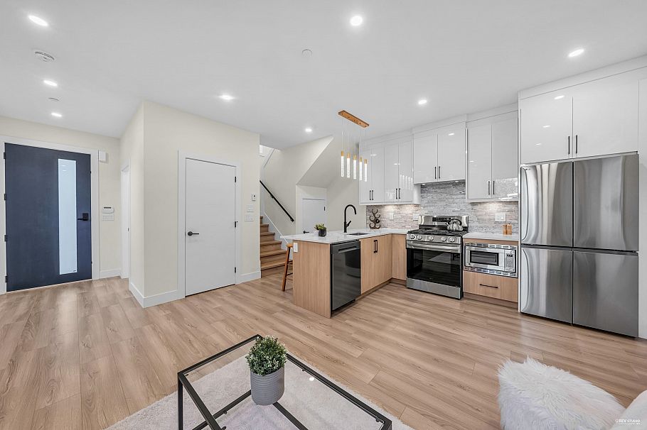 2 2703 East 3rd Avenue Vancouver, BC - 6