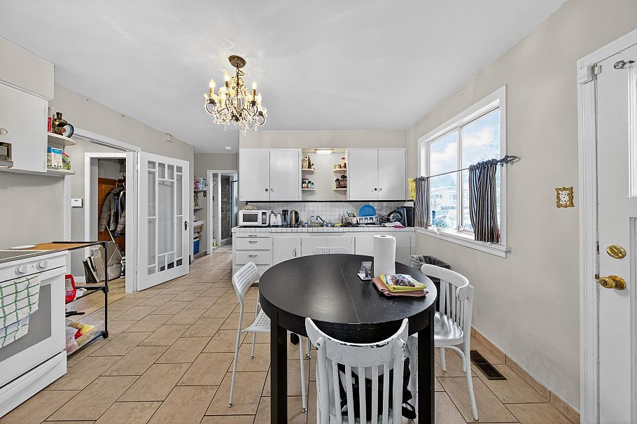 5765 Quebec Street Vancouver, BC - 5