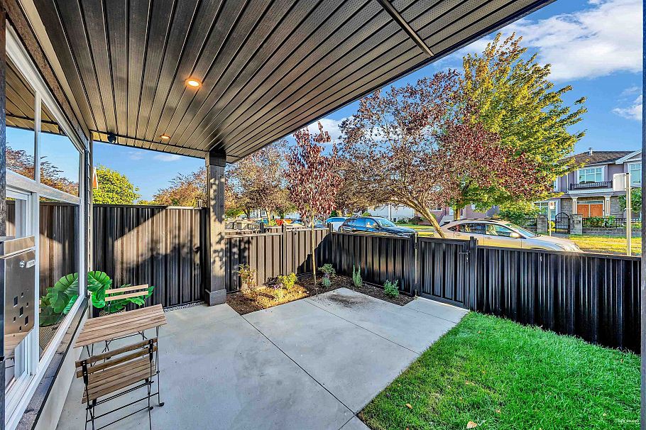 2 2705 East 3rd Avenue Vancouver, BC - 1