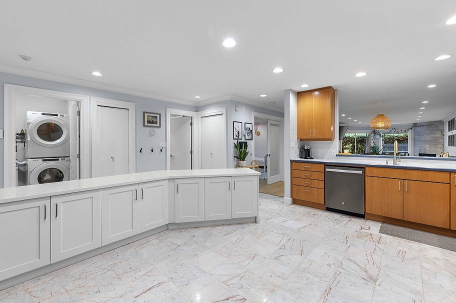 102 1500 Ostler Court North Vancouver, BC - 14