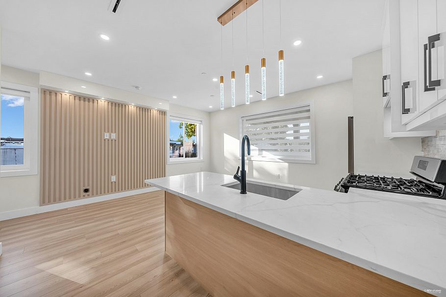 1 2703 East 3rd Avenue Vancouver, BC - 2