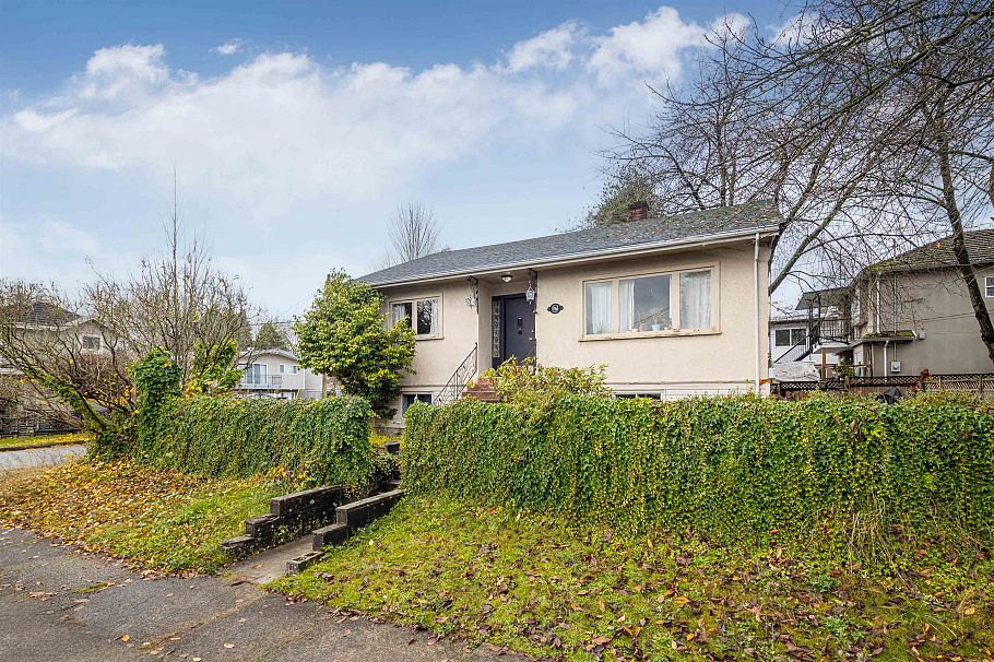 5765 Quebec Street Vancouver, BC - 2