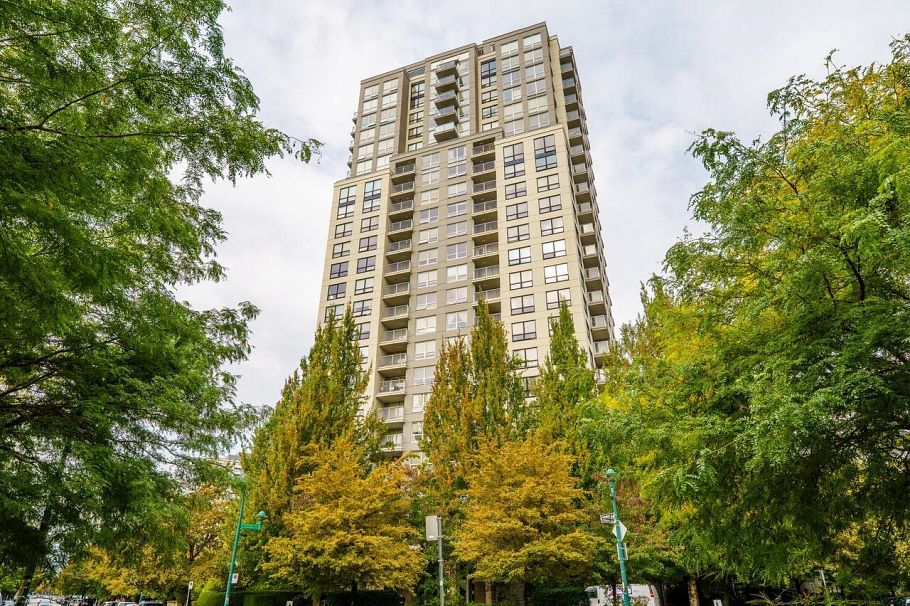 2409 3663 Crowley Drive Vancouver, BC - 2