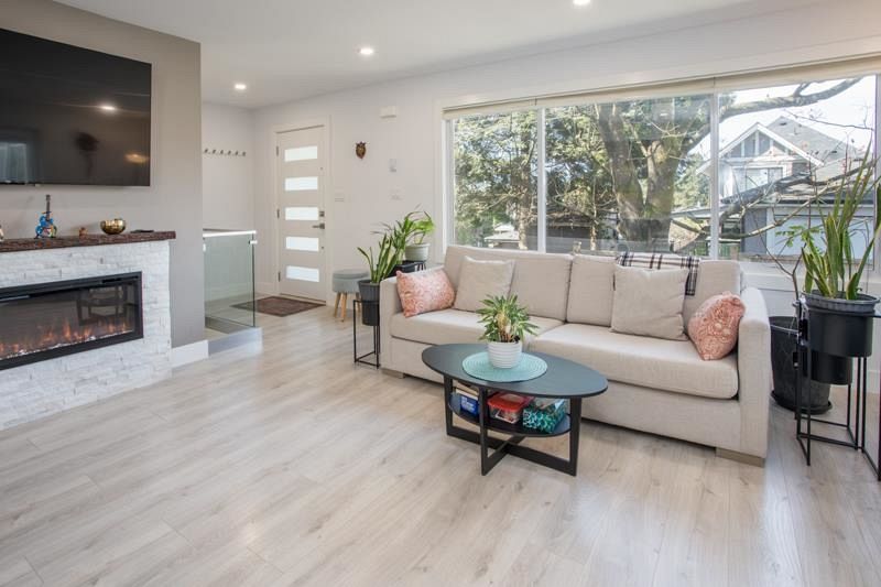 344 W 23rd Street North Vancouver, BC - 10