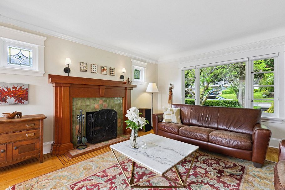 349 E 24th Street North Vancouver, BC - 5