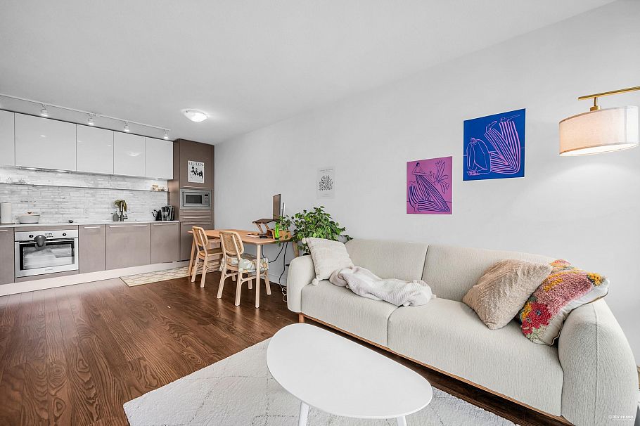 2205 8031 Nunavut Lane Vancouver, BC - 8