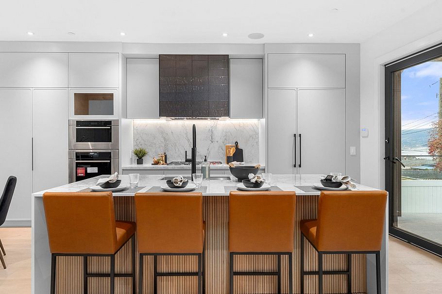 3679 Pandora Street Vancouver, BC - 4