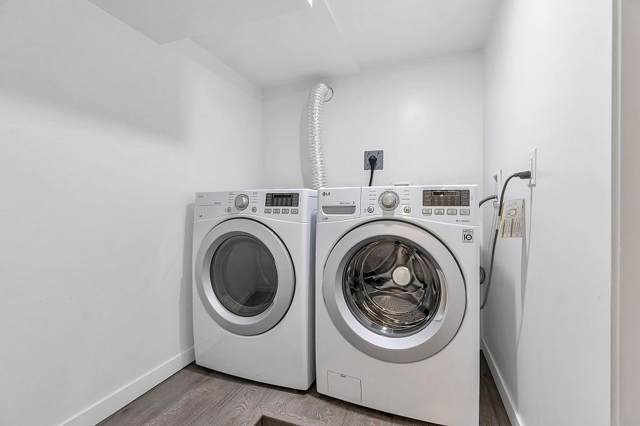 2052 E 41st Avenue Vancouver, BC - 35