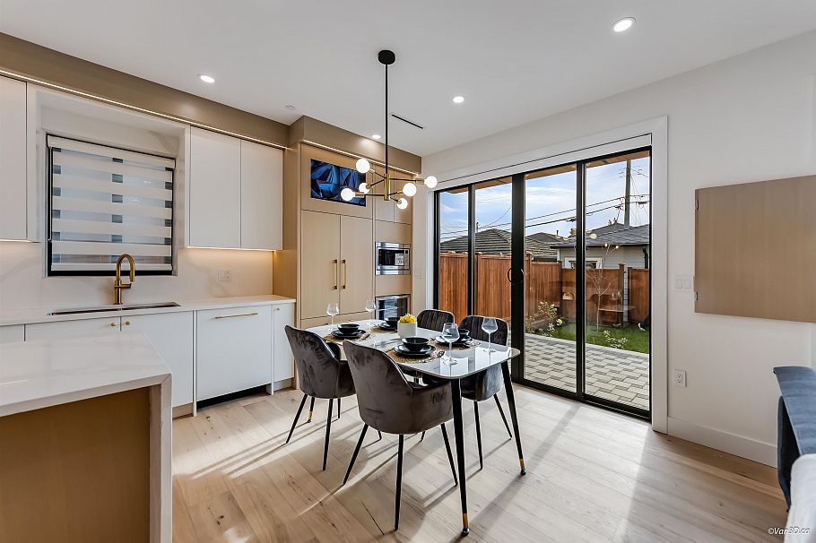 2 150 E 51 Avenue Vancouver, BC - 7