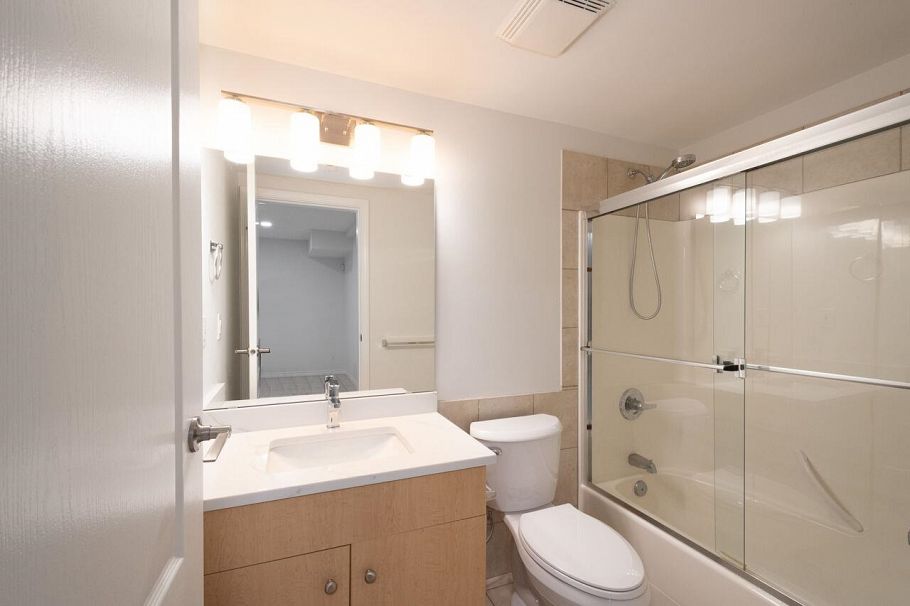 4080 St. Pauls Avenue North Vancouver, BC - 30