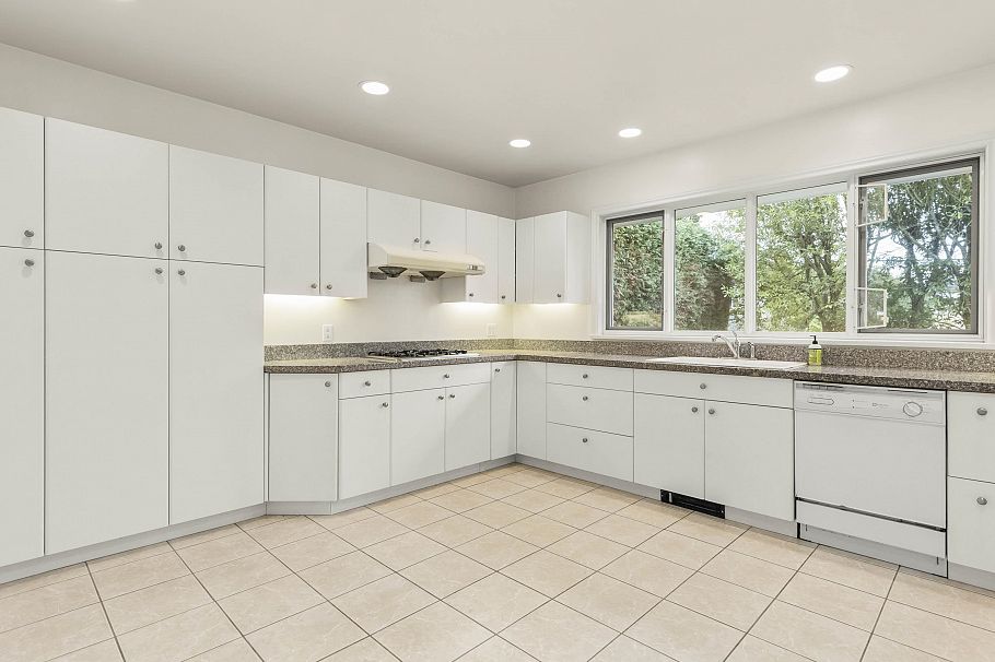 1270 W 46th Avenue Vancouver, BC - 12