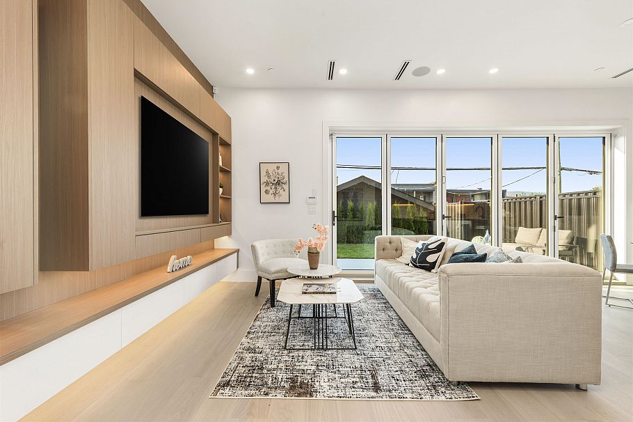 2 847 E 10th Avenue Vancouver, BC - 5