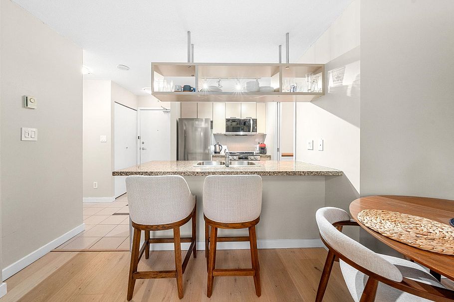 305 1082 Seymour Street Vancouver, BC - 3